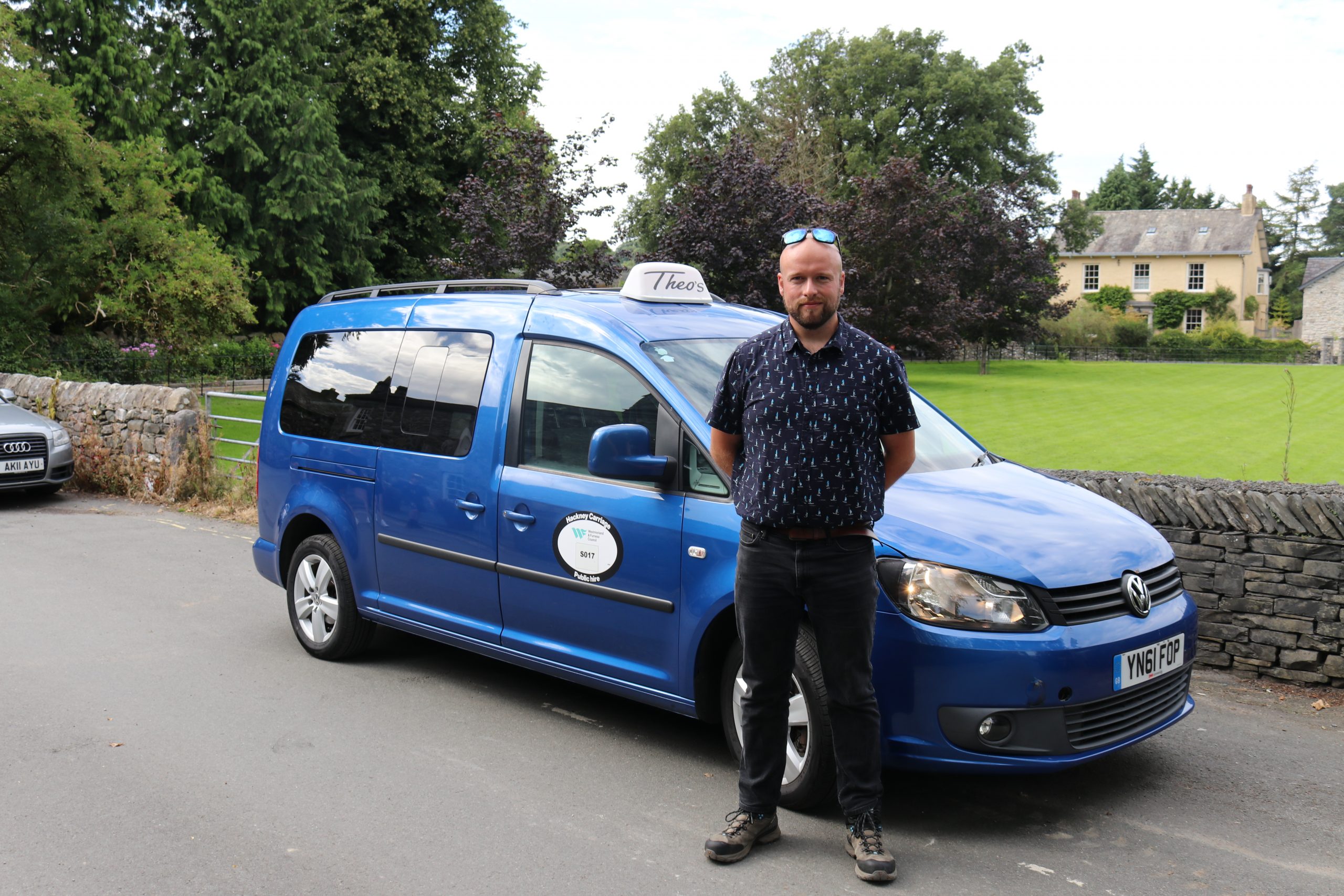 ben theos taxis 6 seater vw caddy professional driver